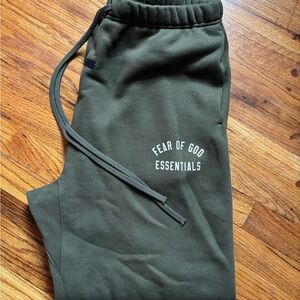 🔥FOG ESSENTIALS MILITARY SWEATS🔥